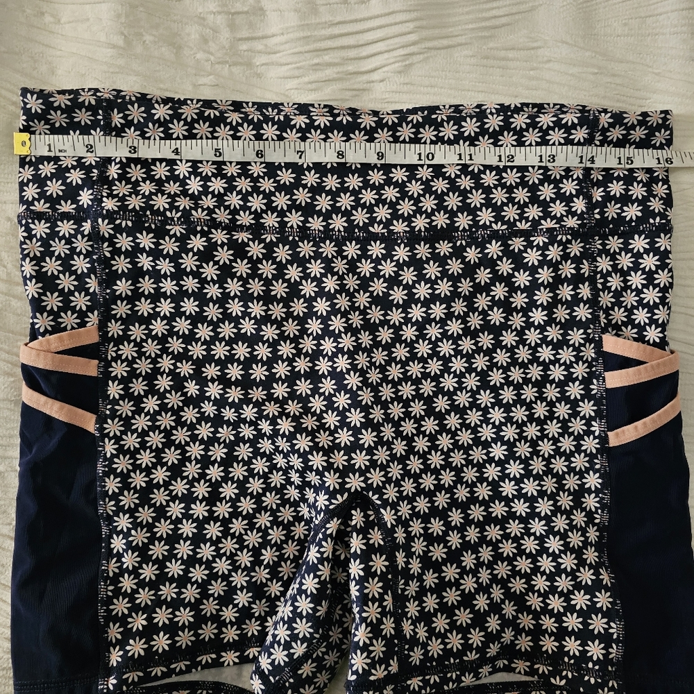 Fabletics Trinity Motion365 Daisy Print Shorts - image 6